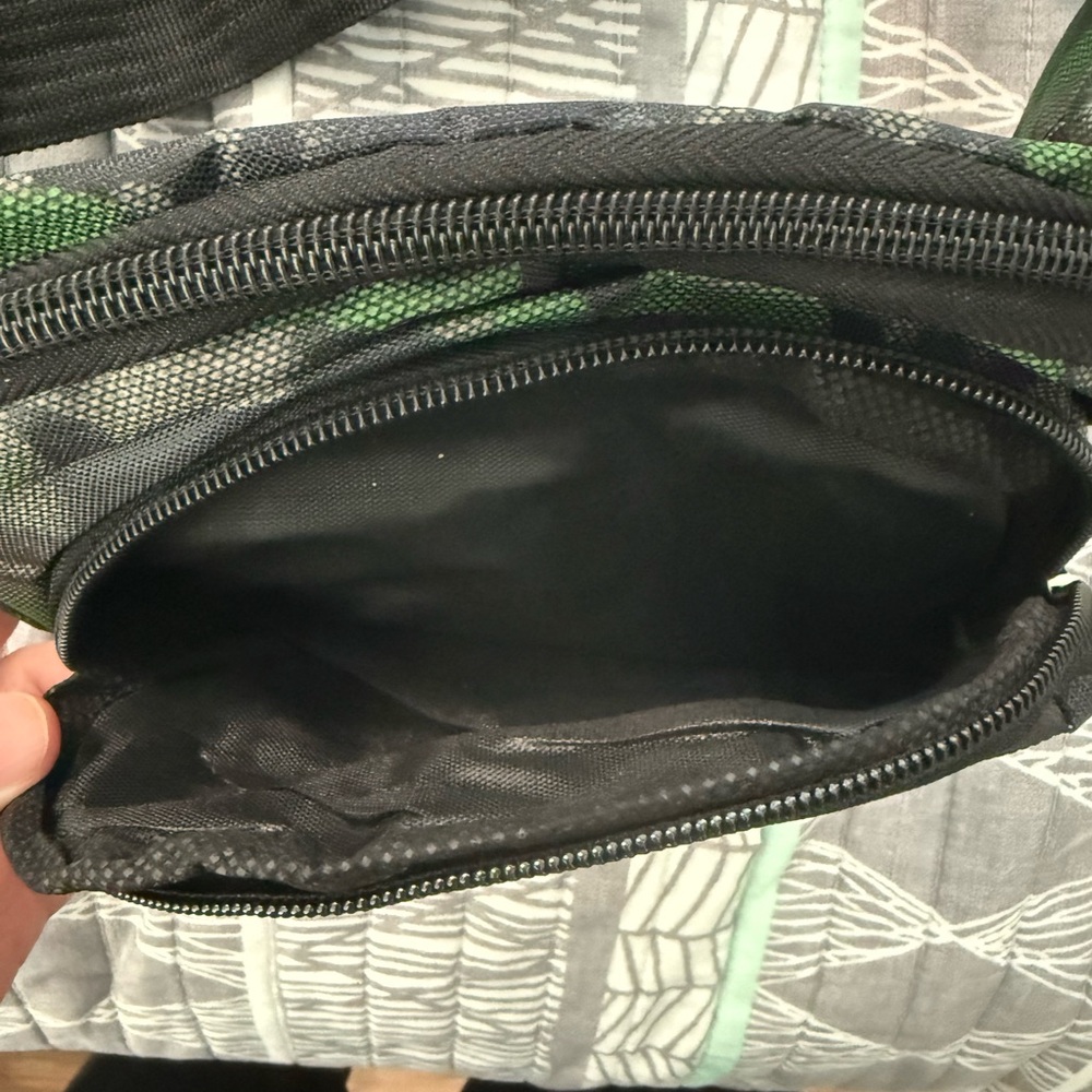 Generik Brand Apparel Camo Waist Bag with 4 Zippered Pockets - Picture 7 of 9